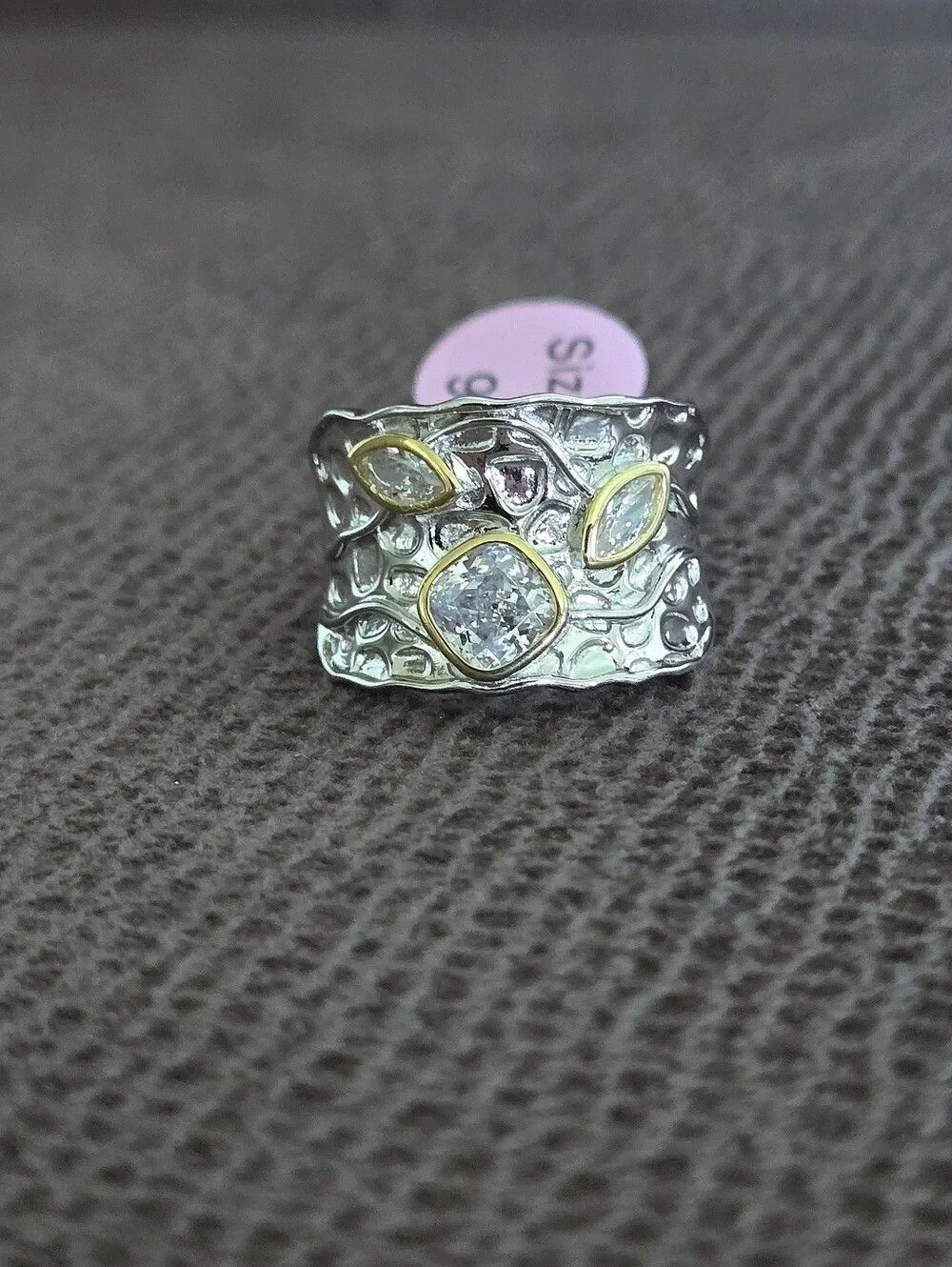 Silver🤍 Textured Statement Ring💍 - NWT